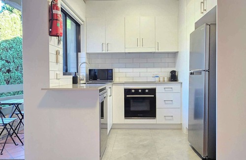 Neutral Bay Apartment | Refined comfort 1 bed Neutral Bay w parking & balcony