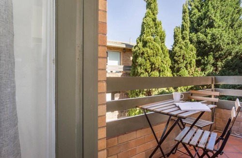 Neutral Bay Apartment | Refined comfort 1 bed Neutral Bay w parking & balcony