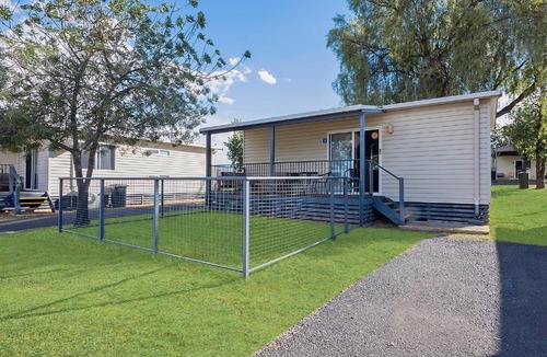 Keepit Hotel | Reflections Lake Keepit - Holiday Park