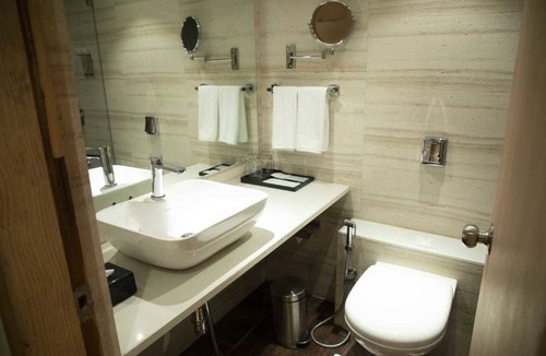 Pardi Hotel | Regenta Central Harsha Vapi