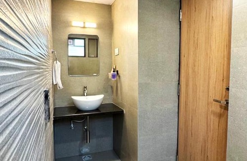 West Mambalam Hotel | Rehoboth Signature Luxury Stay