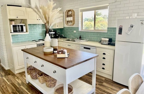 Goolwa Beach House | Relax in style - mineral spa, games room, trampoline, fireplace (Pet friendly)