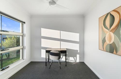 Victoria Point House | Relax Ready 4BR Near Bayside and Shops Workspace
