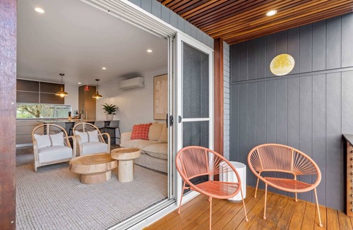 Buff Point House | Relaxed 2 Bed Coastal Stay Near the Lake