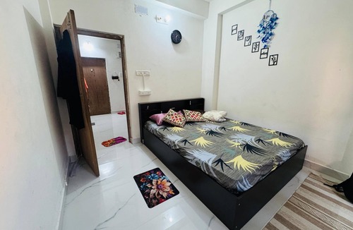 Dumdum Apartment | Relaxing 2BHK Retreat for Families & Couples