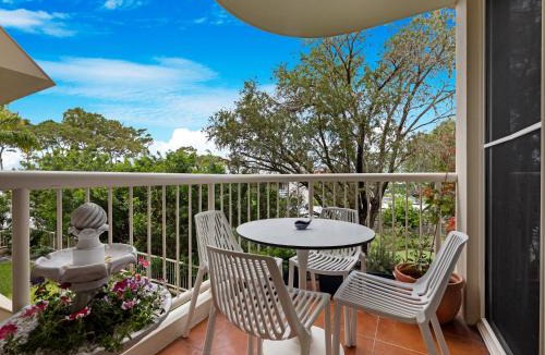Torquay Apartment | Relaxing Pool Hervey Bay Getaway Steps from Beach
