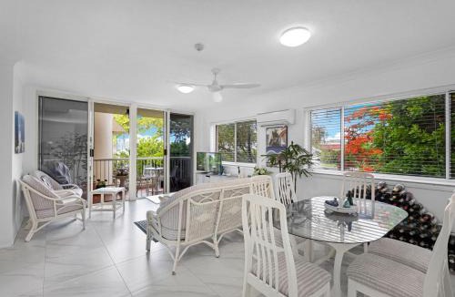 Torquay Apartment | Relaxing Pool Hervey Bay Getaway Steps from Beach