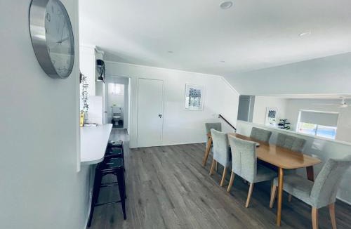 Wanniassa House | Renovated & Spacious, Homely - 5km to CBR hospital