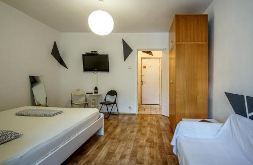 Sector 3 Apartment | Residence 30, cool garden view apartments, no need for AC
