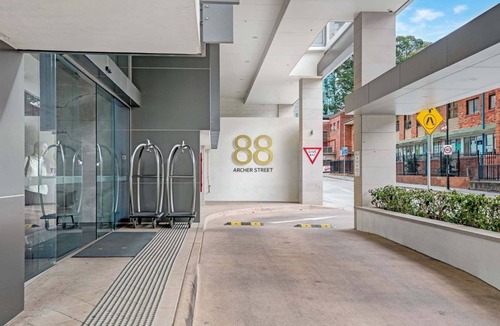 Chatswood CBD Apartment | Resort Style 1 BD with Parking in the heart of Chatswood