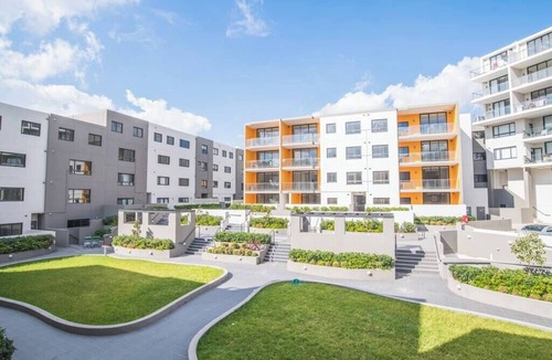 Bonnyrigg Apartment | Resort style one bedroom APT near Glof club