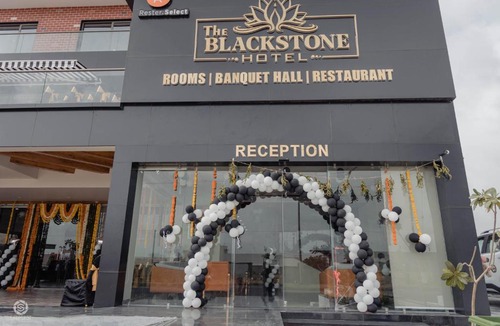 Rajkot Hotel | Rester Select the Black Stone