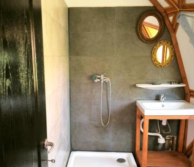 Recas House | Retreat House Herneacova