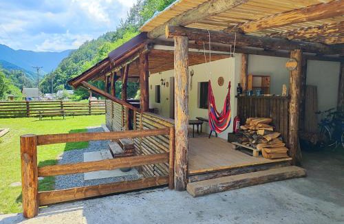 Brezoi House | River Haus