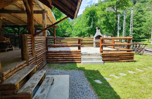 Brezoi House | River Haus