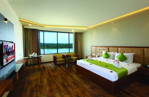 Cheruthuruthy Hotel | River Retreat Heritage Ayurvedic Resort