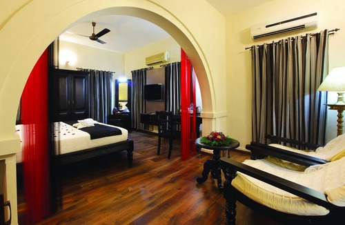 Cheruthuruthy Hotel | River Retreat Heritage Ayurvedic Resort
