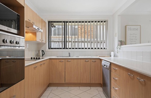 Central Coast House | River St Retreat - level modern home, picturesque outlook over Erina Creek
