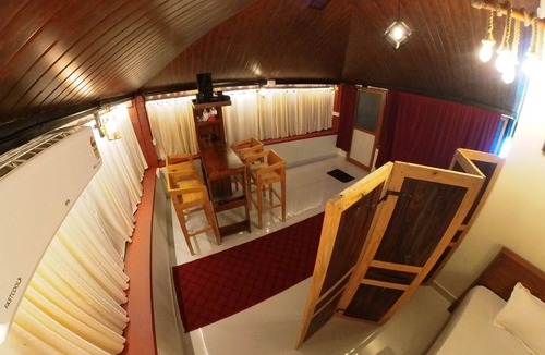 Thalassery Cottage | River view Family Room, A1 Suite-Bar chair, Ac, Kitchen, Wi-Fi