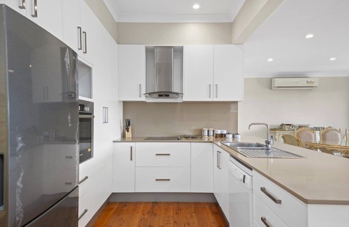 Lane Cove West House | River View Oasis | Spacious 3-Bed House with Pool