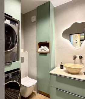 Reghin Apartment | River View Penthouse & Jacuzzi