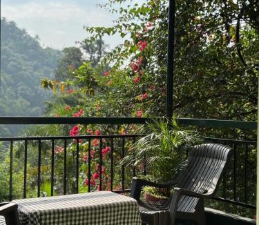 Devikolam House | Riverbench Homestay Munnar, Anaviratty