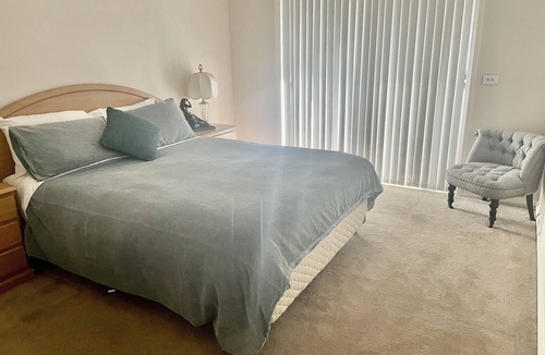 Emu Plains Villa | Riverside Gardens, pet friendly