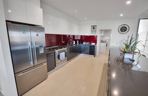 Eastwood House | Riverside Haven: Elevated views of the Mitchell River and Clifton Creek