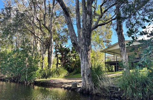 Cooroibah House | Riverside luxury in the Australian bush close to internationally famous Noosa.