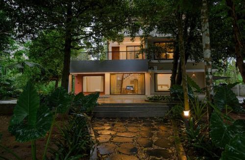 Denkanikota House | Riverside Private Pool Villa in Kochi - Ohstayz Whispering Grove