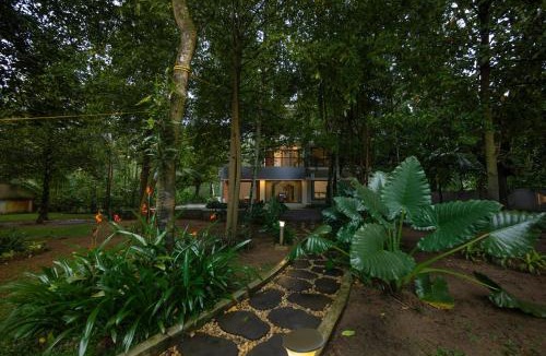 Denkanikota House | Riverside Private Pool Villa in Kochi - Ohstayz Whispering Grove