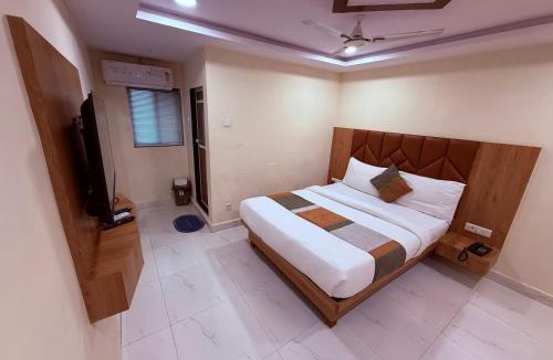 Dombivli West Hotel | Riverside Retreat Dombivli - Swimming Pool - Couple Friendly - Comfortable Stay