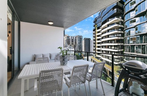 Newstead Apartment | Riverstone Perch - Urban Comfort near Brisbane River