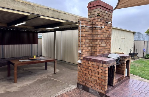 Dalrymple House | Robertsons Rest - Comfortable 3 bedroom holiday home. Off Peak Special!