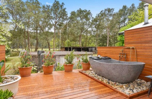 Cessnock City Council Cottage | Romantic Cottage with Stunning View/Outdoor Bathtub/Outdoor Spa