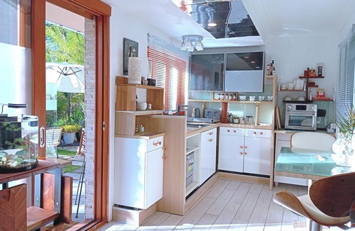 Palm Beach Apartment | Romantic cozy beach Home for budget at Majestic Palm Beach! Walk to Ocean beach!