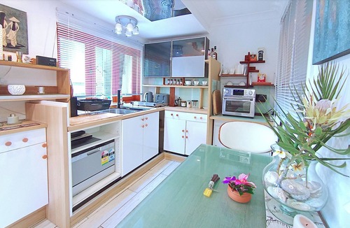 Palm Beach Apartment | Romantic cozy beach Home for budget at Majestic Palm Beach! Walk to Ocean beach!