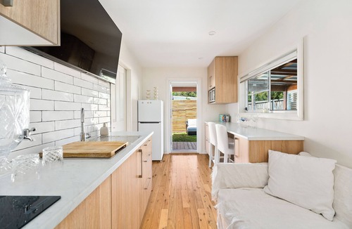 Stanwell Tops Apartment | Romantic Garden View Apartment with Ocean Views @ Stanwell Tops
