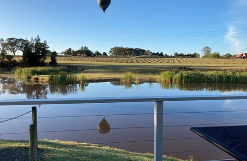 Lovedale House | Romantic lakehouse set in a private vineyard in the Hunter Valley