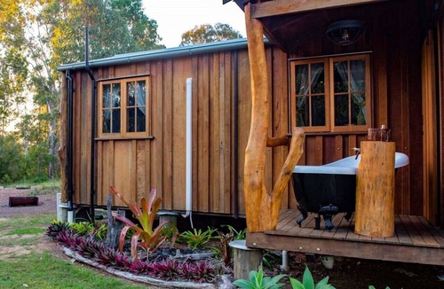 River Heads Cabin | Romantic timber cabin on 75 acres with outdoor bath