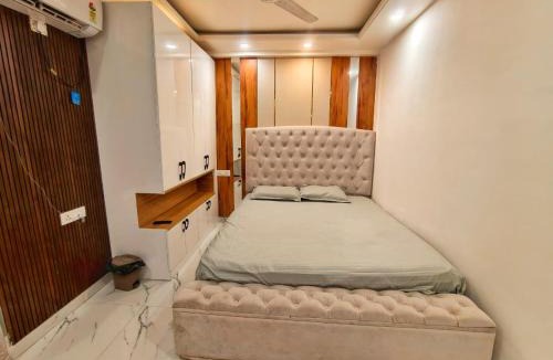 Chhatarpur Apartment | Rooftop Retreat