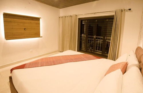 Landour House | Room in Lodge - Oakwood 301 - Elegant Private Room With Balcony