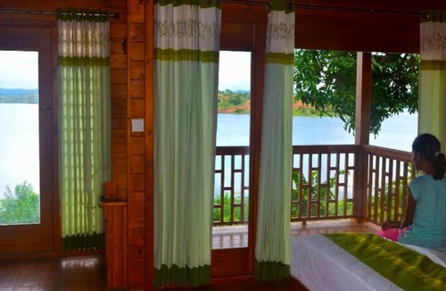 Vazhavatta House | Room-lakerose Wayanad Resort - Water Fro