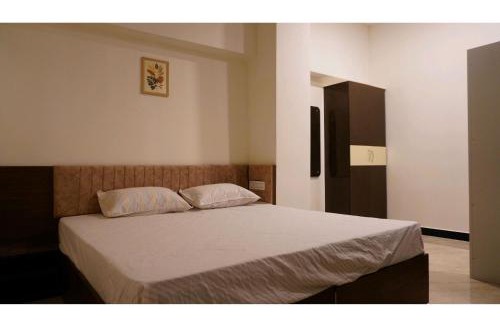 Udumalaipettai Bed & Breakfast | Room Stay non bookable