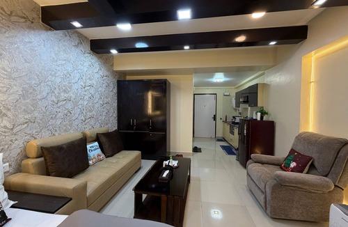 Rajarhat Apartment | Room With AirPurifier ,Recliner Near kolkata Airprot, CC2 and Convention Center