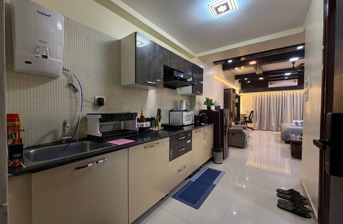 Rajarhat Apartment | Room With AirPurifier ,Recliner Near kolkata Airprot, CC2 and Convention Center