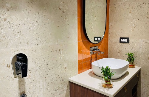 Saket Hotel | Roomshala 134 Premium Rooms Saket