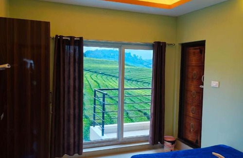 West Mere Bed & Breakfast | Rose Garden Enclave for Families & Executives