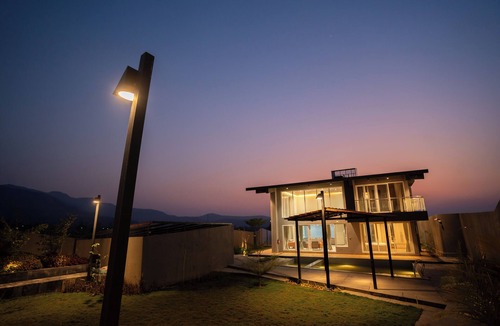 Igatpuri Villa | Rosemary Villa, Igatpuri by Ebony Stays: Luxurious 5 BHK Villa with Pool & Views