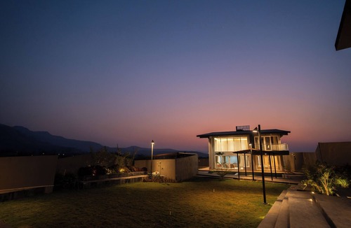 Igatpuri Villa | Rosemary Villa, Igatpuri by Ebony Stays: Luxurious 5 BHK Villa with Pool & Views